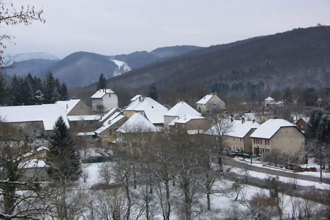 Une partie du village sous la neige - La Chapelle-sur-Furieuse (39110) - Jura