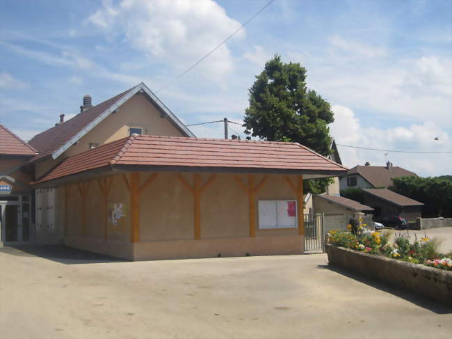 Place de la mairie de Chaussenans - Chaussenans (39800) - Jura