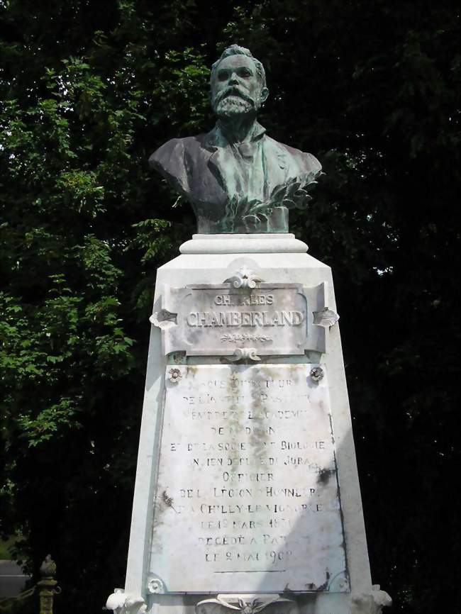 Tombe de Charles Chamberland au cimetière de Chilly-le-Vignoble - Chilly-le-Vignoble (39570) - Jura