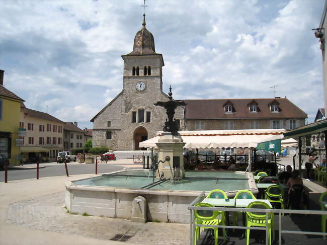 L'église Saint-Nithier de Clairvaux-les-Lacs et la fontaine - Clairvaux-les-Lacs (39130) - Jura