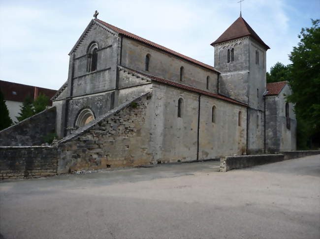 L'église de Courtefontaine datant du XIIe siècle - Courtefontaine (39700) - Jura