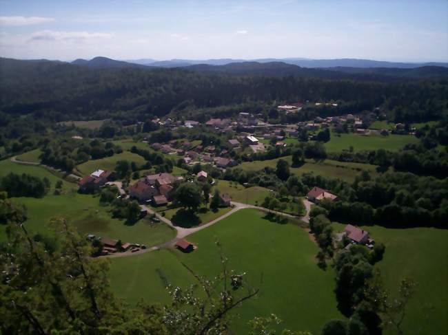Vue sur le village depuis le belvédère du mont Pelan - Les Crozets (39260) - Jura