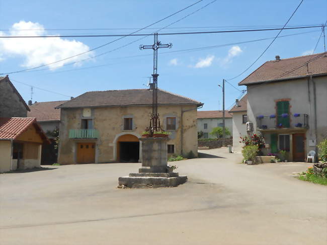 Place du village - Dessia (39320) - Jura