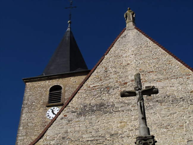 L'église paroissiale au centre du village - Longwy-sur-le-Doubs (39120) - Jura