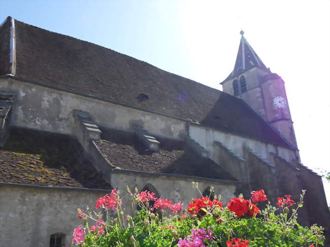 L'église du village XVIe siècle - Menotey (39290) - Jura