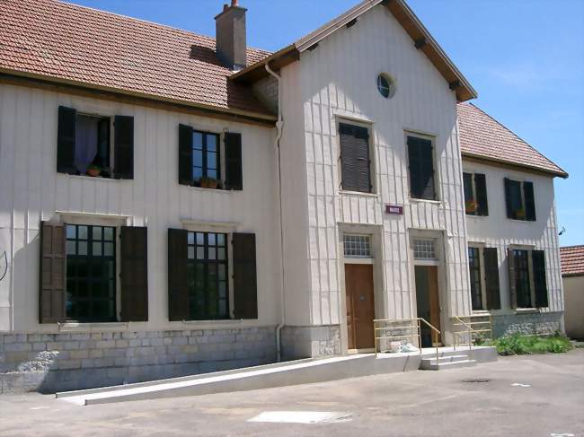Mairie - école de Mont-sur-Monnet - Mont-sur-Monnet (39300) - Jura