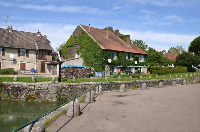 Le canal du Rhône au Rhin à Orchamps - Orchamps (39700) - Jura