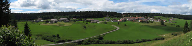 Vue panoramique de la commune - Les Piards (39150) - Jura