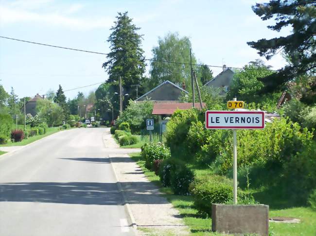 Panneau d'entrée dans le chef-lieu de la commune - Le Vernois (39210) - Jura