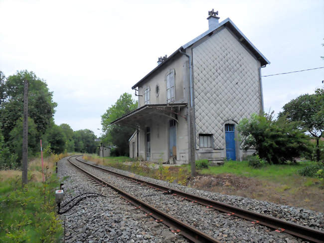 L'ancien bâtiment voyageurs de la gare de Vers-en-Montagne - Vers-en-Montagne (39300) - Jura