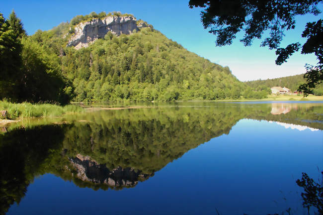Le lac D'Antre sur la commune de Villards-d'Héria - Villards-d'Héria (39260) - Jura