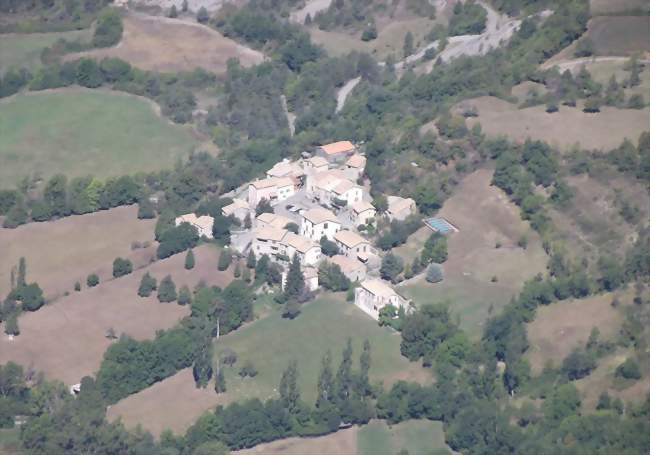 Le village - Archail (04420) - Alpes-de-Haute-Provence