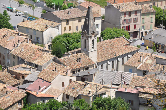 Clocher de léglise Saint-Jean-Baptiste dominant le village - Barrême (04330) - Alpes-de-Haute-Provence