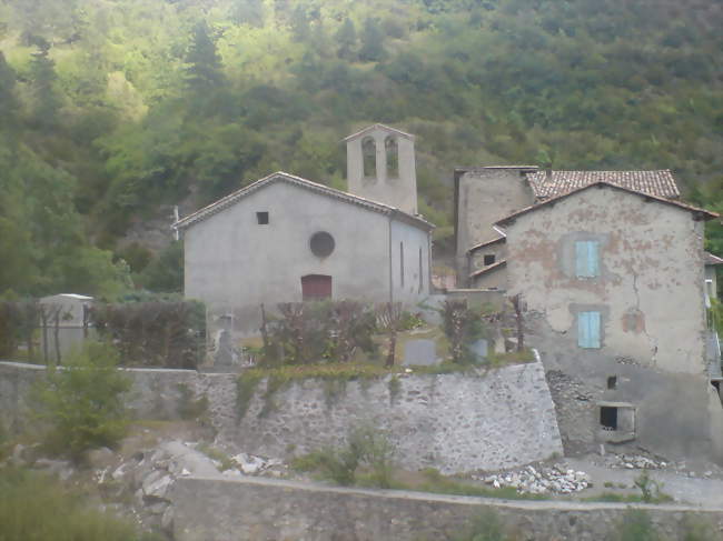 Le village ; l'église et le cimetière sont un site classé - Beaujeu (04420) - Alpes-de-Haute-Provence