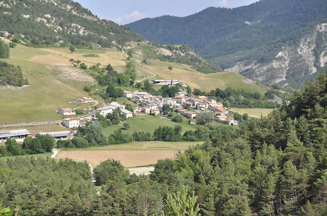 Le village - Lambruisse (04170) - Alpes-de-Haute-Provence