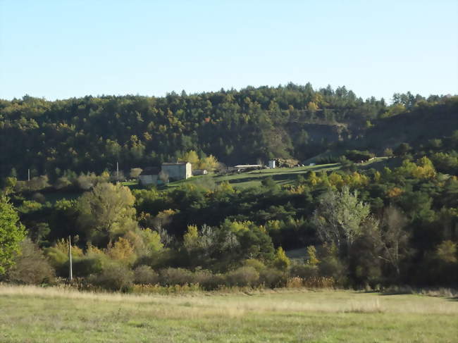 Une ferme sur une colline, proche du Vieux-Montlaux - Montlaux (04230) - Alpes-de-Haute-Provence
