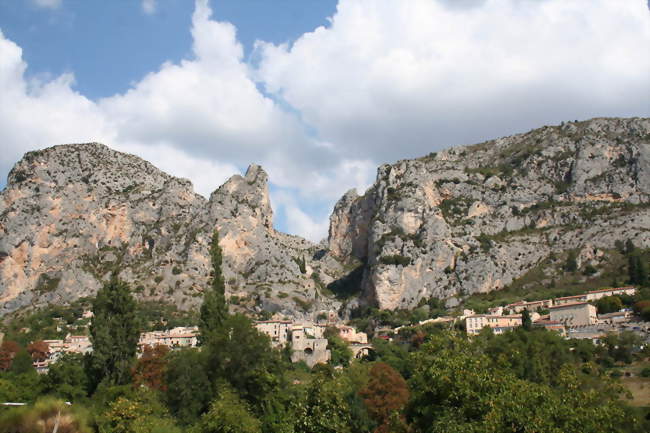 Village de Moustiers-Sainte-Marie - Moustiers-Sainte-Marie (04360) - Alpes-de-Haute-Provence