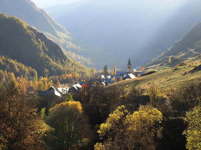 Le hameau de Grande Serenneà Saint-Paul-sur-Ubaye - Saint-Paul-sur-Ubaye (04530) - Alpes-de-Haute-Provence