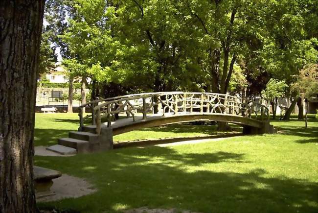 Pont pétrifié, parc Max-Trouche de Sainte-Tulle - Sainte-Tulle (04220) - Alpes-de-Haute-Provence