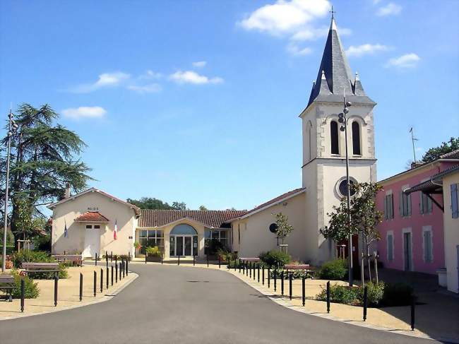 Mairie et église Saint-Martinde Bretagne-de-Marsan - Bretagne-de-Marsan (40280) - Landes