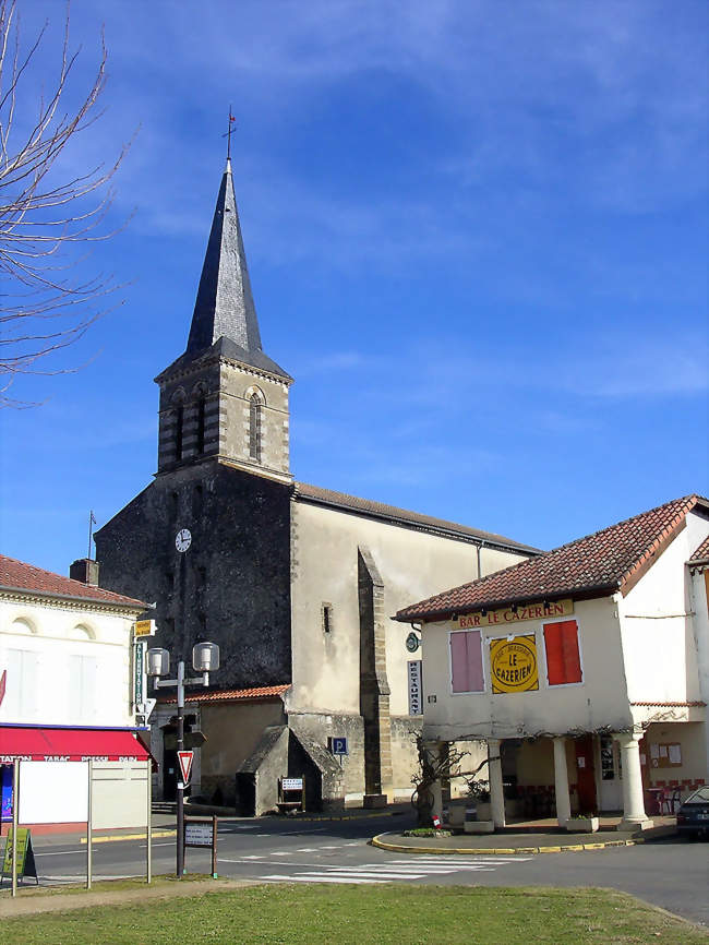 Église Saint-Barthélemy vue de la place de la bastide - Cazères-sur-l'Adour (40270) - Landes