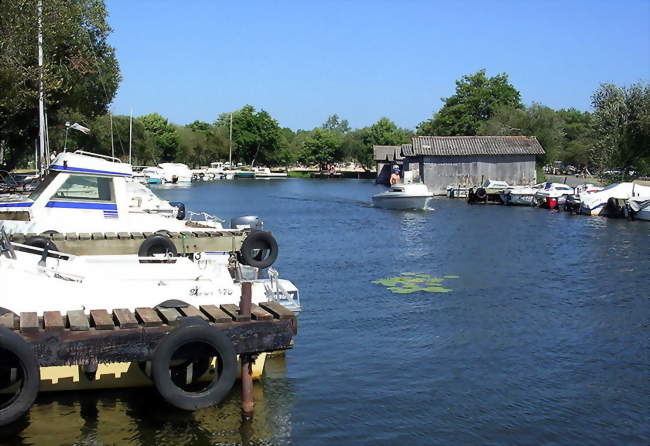 Port sur l'étang de Gastes - Gastes (40160) - Landes