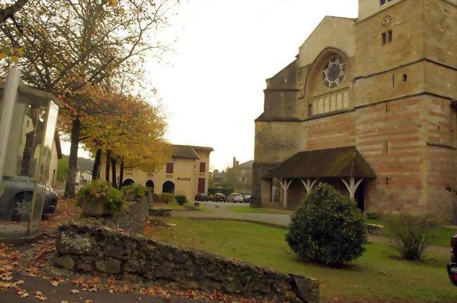 L'Abbaye Saint-Jean et la mairie de Sorde - Sorde-l'Abbaye (40300) - Landes