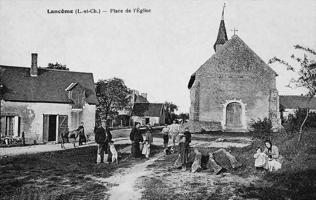 Place de l'église - Lancôme (41190) - Loir-et-Cher