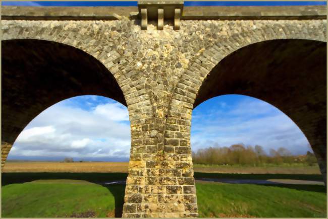 Viaduc des Noëls - Crédits: Philippe Catteau/Panoramio/CC by SA