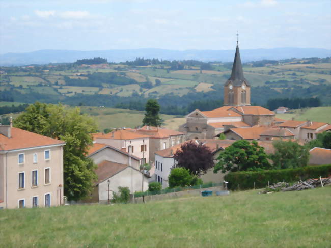 Bully, vue sur l'église et le village - Bully (42260) - Loire