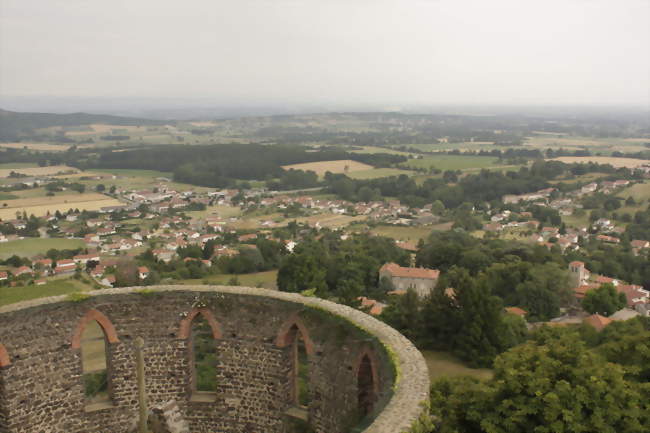 Vue de Marcilly-le-Châtel depuis le château Sainte-Anne - Marcilly-le-Châtel (42130) - Loire