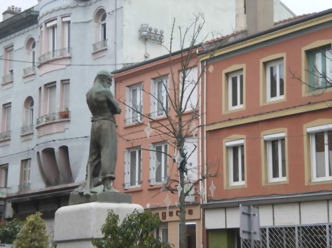 Statue de Michel Rondet à La Ricamarie - La Ricamarie (42150) - Loire