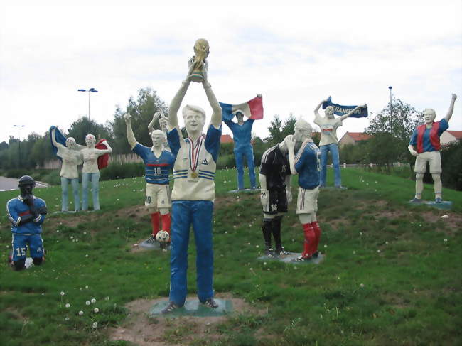 Hommage à la victoire des Bleus à la Coupe du monde de football de 1998 à l'entrée de Riorges - Riorges (42153) - Loire