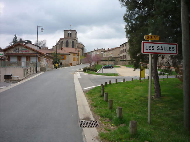 Entrée du bourg - Les Salles (42440) - Loire