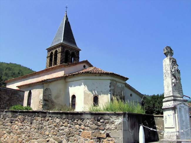 L'église Saint-Roch et le monument aux morts - Aubazat (43380) - Haute-Loire