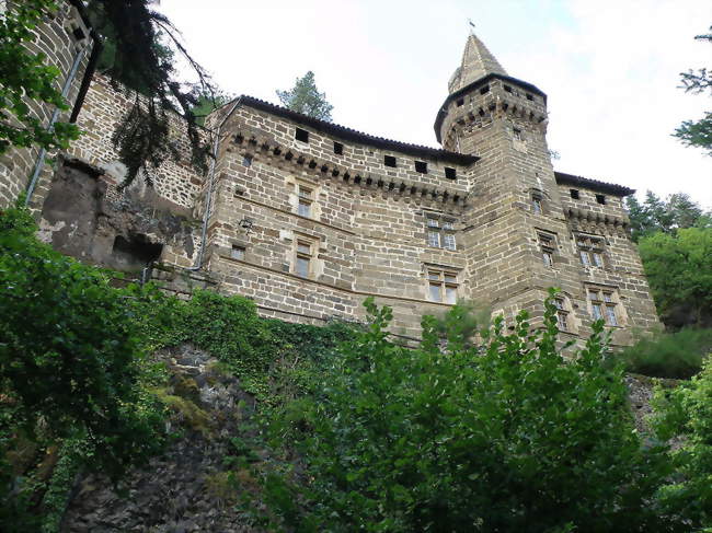 Château de la Rochelambert, situé à 4 km au sud-ouest de la localité de Saint-Paulien - Saint-Paulien (43350) - Haute-Loire