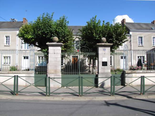 Mairie de Bazoches-Les-Gallerandes - Bazoches-les-Gallerandes (45480) - Loiret