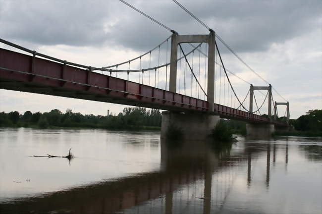 Le pont suspendu de Bonny-sur-Loire - Bonny-sur-Loire (45420) - Loiret
