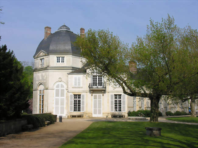 La mairie hébergée dans le château - Châteauneuf-sur-Loire (45110) - Loiret