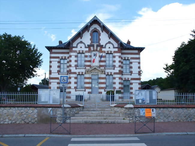 La mairie - Dammarie-en-Puisaye (45420) - Loiret