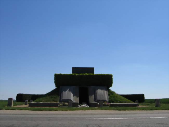 Monument à Epieds-en-Beauce - Crédits: zorbex/Panoramio/CC by SA