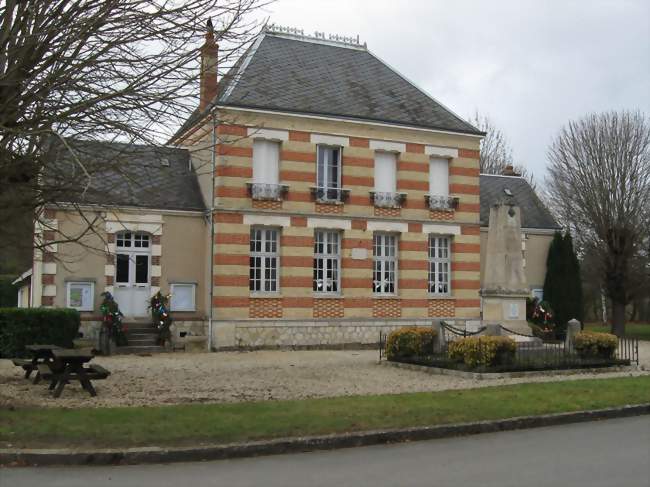 La mairie et le monument aux morts d'Escrignelles - Escrignelles (45250) - Loiret