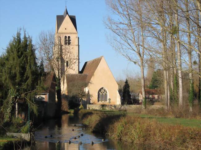 Un bras de l'Ouanne devant l'église Saint-Sulpice - Gy-les-Nonains (45220) - Loiret