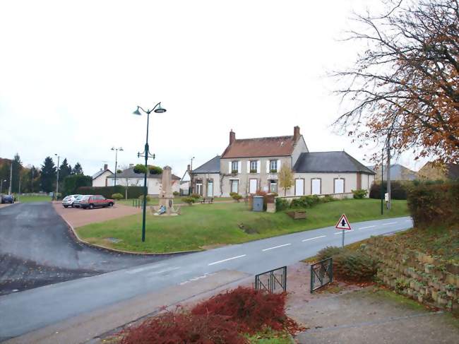 Place de la mairie - La Selle-en-Hermoy (45210) - Loiret