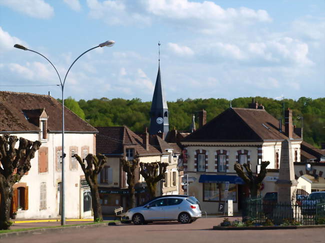 Le village, vu depuis la place de LÎle de France - La Selle-sur-le-Bied (45210) - Loiret