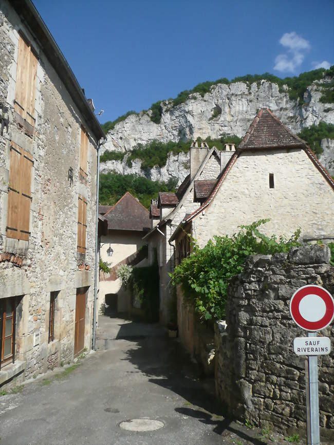 Une rue de Marcilhac-sur-Célé - Marcilhac-sur-Célé (46160) - Lot
