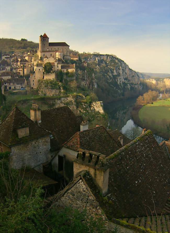 Vue générale du village médiéval surplombant la vallée du Lot - Saint-Cirq-Lapopie (46330) - Lot