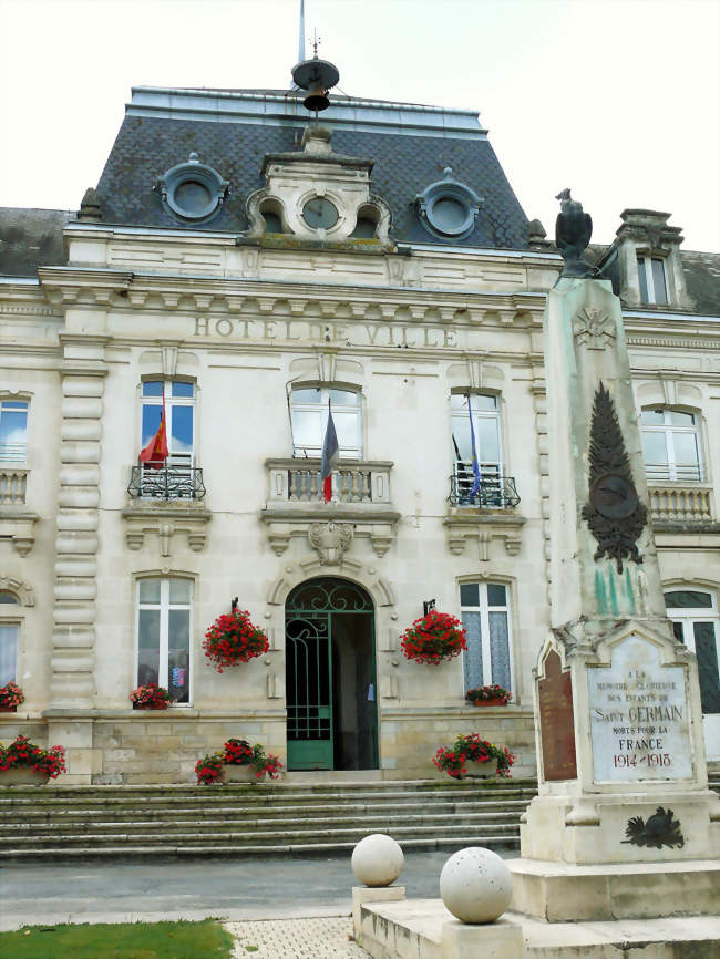 Hôtel de ville et monument aux morts - Saint-Germain-du-Bel-Air (46310) - Lot