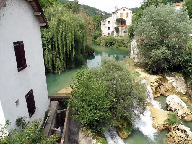 Moulin sur la rivière Vers et cascade - Vers (46090) - Lot