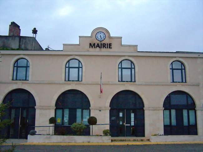 La mairie (déc 2009) - Cocumont (47250) - Lot-et-Garonne